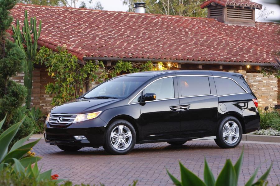  Honda Odyssey Touring Elite 2011 года  (фото 2 из 19)